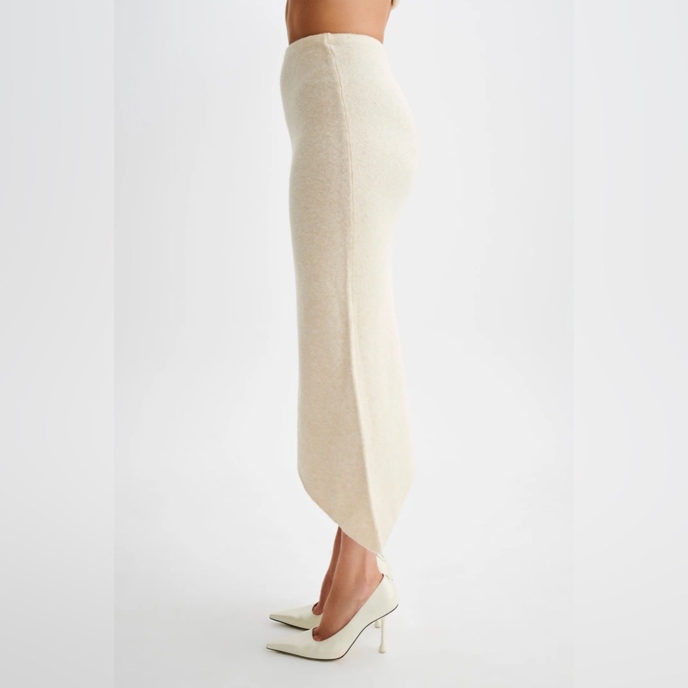 Elegant Cream Skirt - Picture 8 of 9